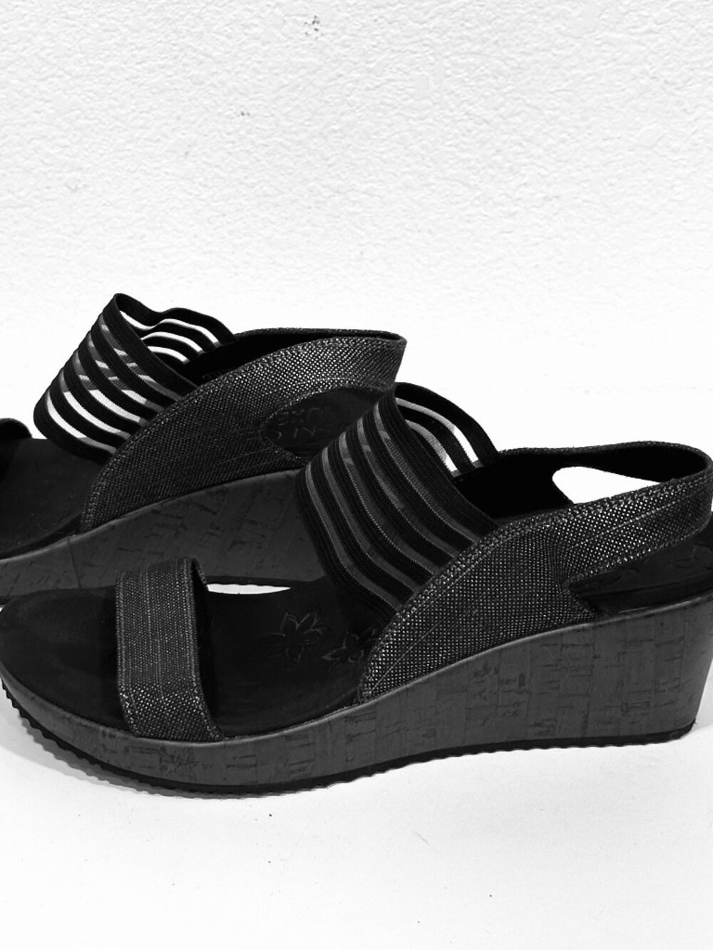 Skechers Cali Rumblers Wedge Sandals Comfort Black Gray Elastic Strap Women Sz 9